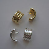 Ribbed Chic Stud