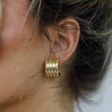 Ribbed Chic Stud