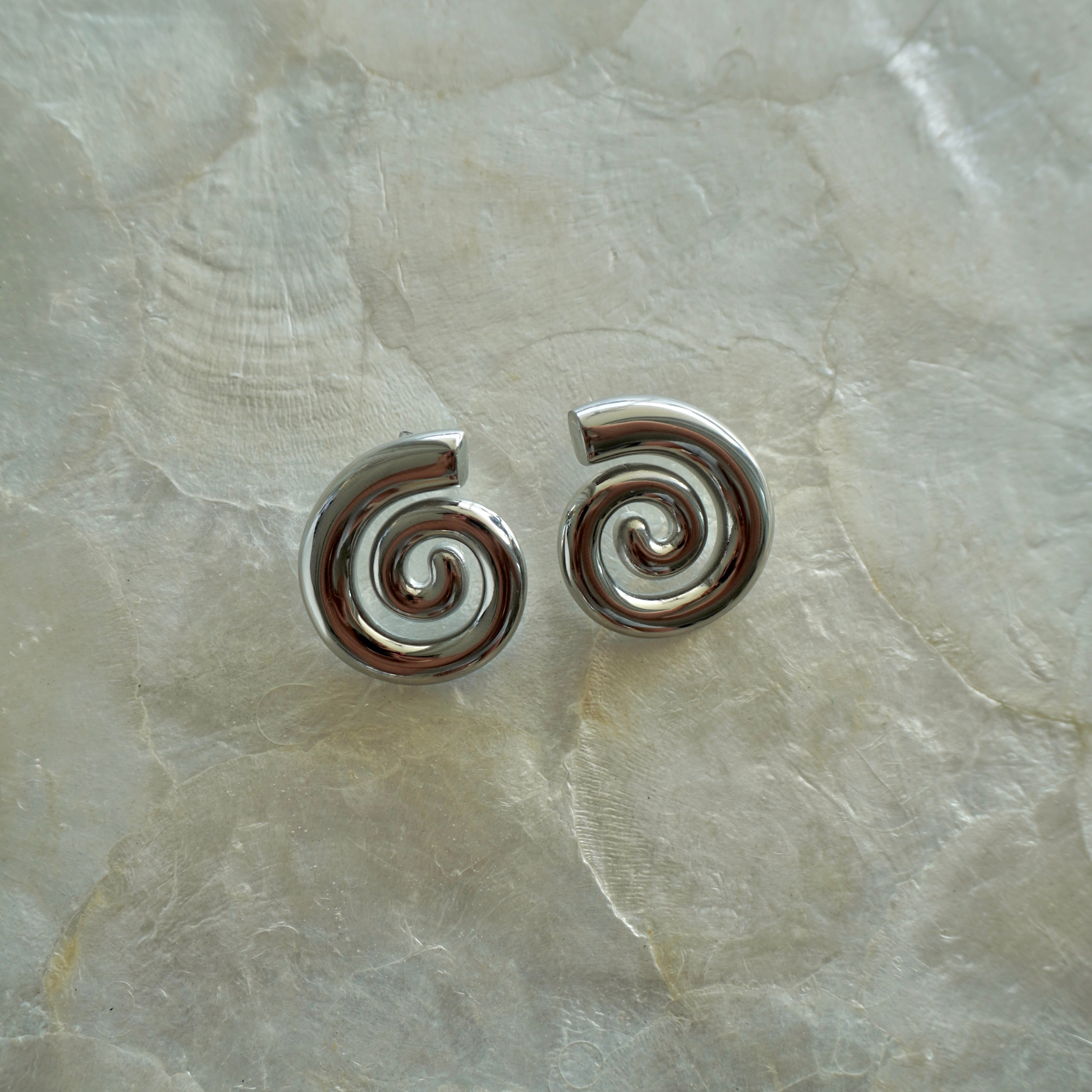 Swirl Stud